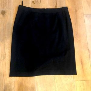 Atelier Luxe black skirt size 8.